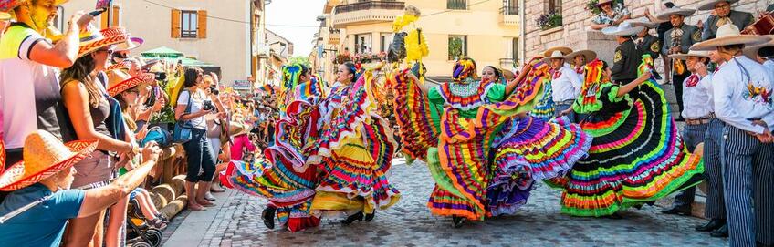 Plongez dans l'histoire de Barcelonnette lors des Fêtes Latino-Mexicaines © Ubaye Tourisme